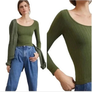 Anthropologie womens yellow ribbed long sleeve scoop neck scallop detail m